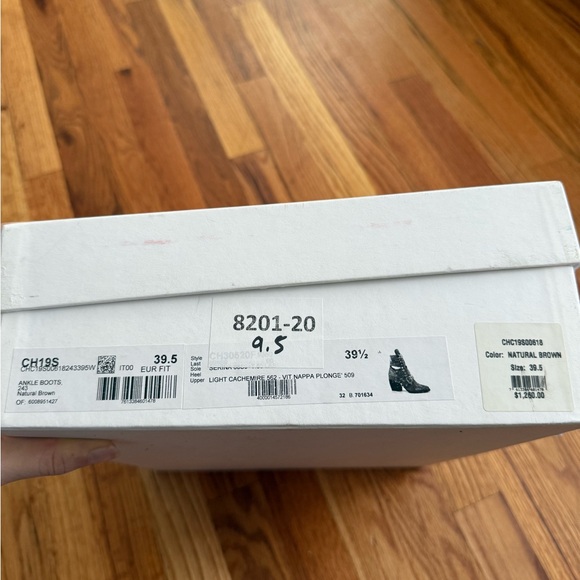 Chloé Rylee Cutout Suede Boots - Picture 9 of 9